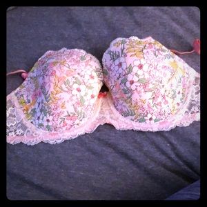 Victoria’s Secret Angel Demi Bra